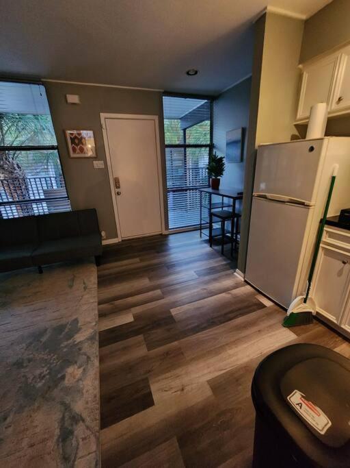 Blue Shark *W7* @ Montrose 1Br Private King Loft Daire Houston Dış mekan fotoğraf