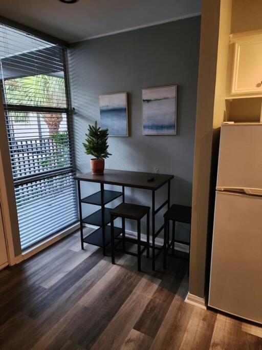 Blue Shark *W7* @ Montrose 1Br Private King Loft Daire Houston Dış mekan fotoğraf