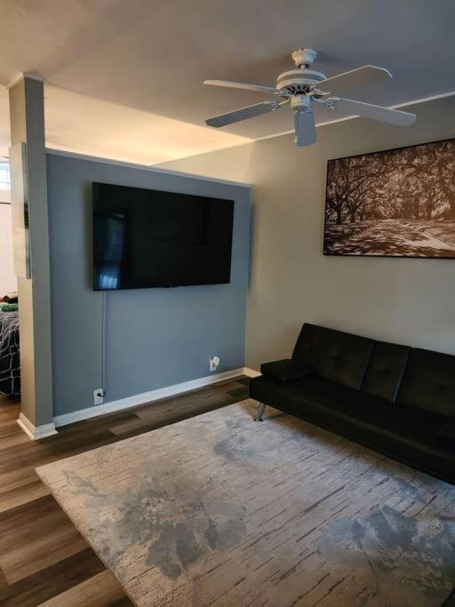 Blue Shark *W7* @ Montrose 1Br Private King Loft Daire Houston Dış mekan fotoğraf